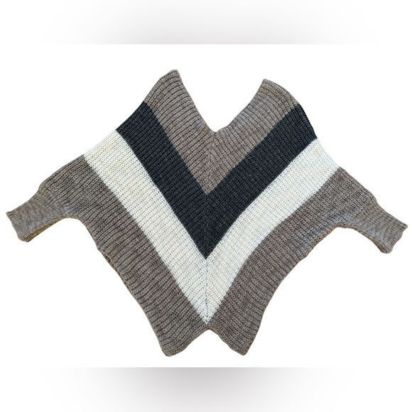 Berretti Poncho Style Knitted Pullover Sweater OSFA - Picture 4 of 7